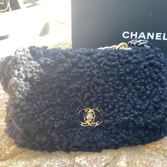 🖤 Rare Sherpa/ shearling authentic CHANEL 19 chain large bag / purse 🖤 - Picture 13 of 17